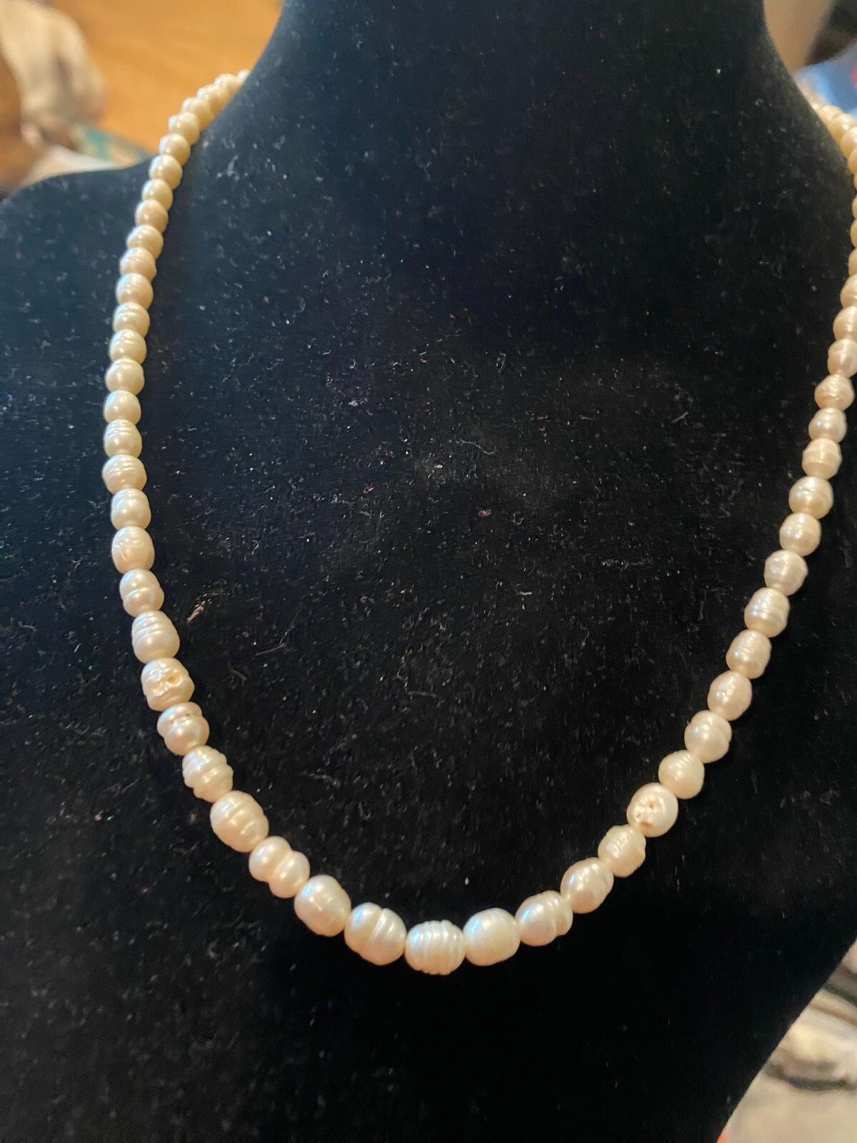 natural white freshwater pearl necklace