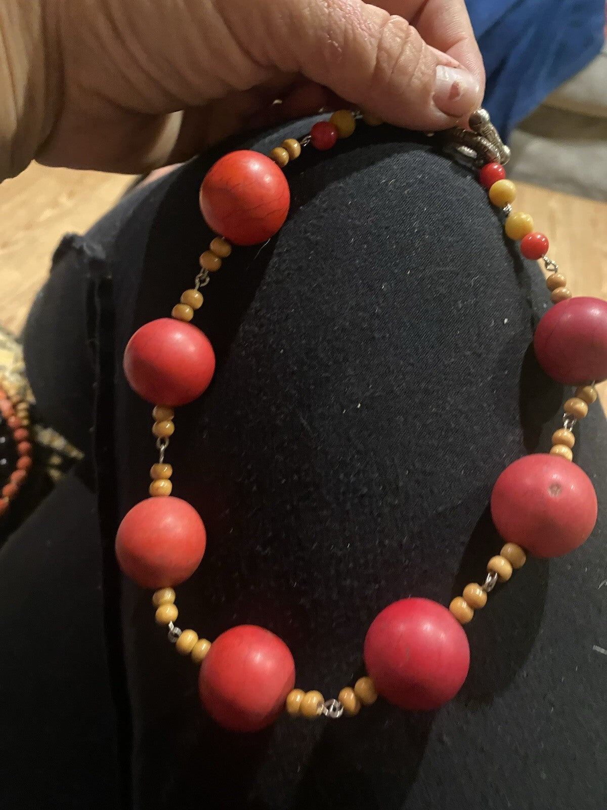 chunky vintage-style statement necklace Red Howlite
